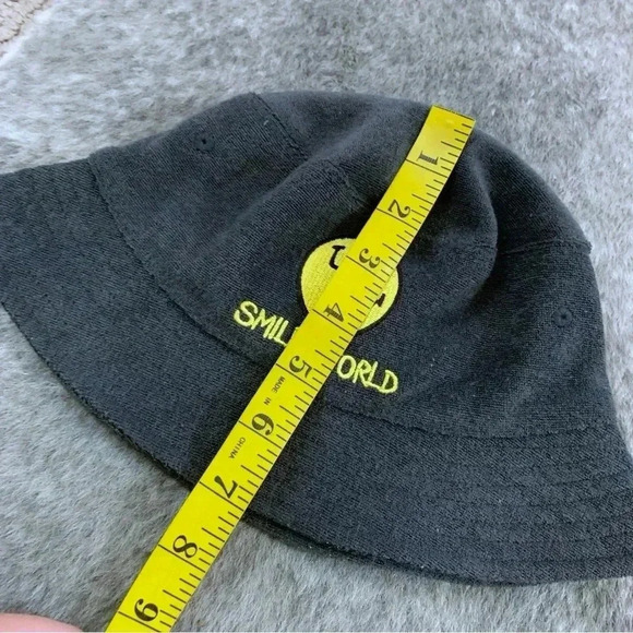 H&M x SmileyWorld Bucket Hat - Picture 11 of 12